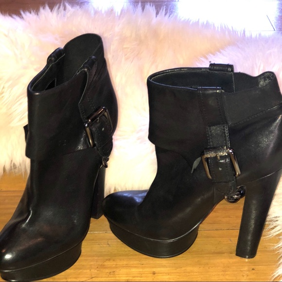 HOT LEATHER AND CHAIN DONALD J PLINER BOOTIES - Picture 7 of 8